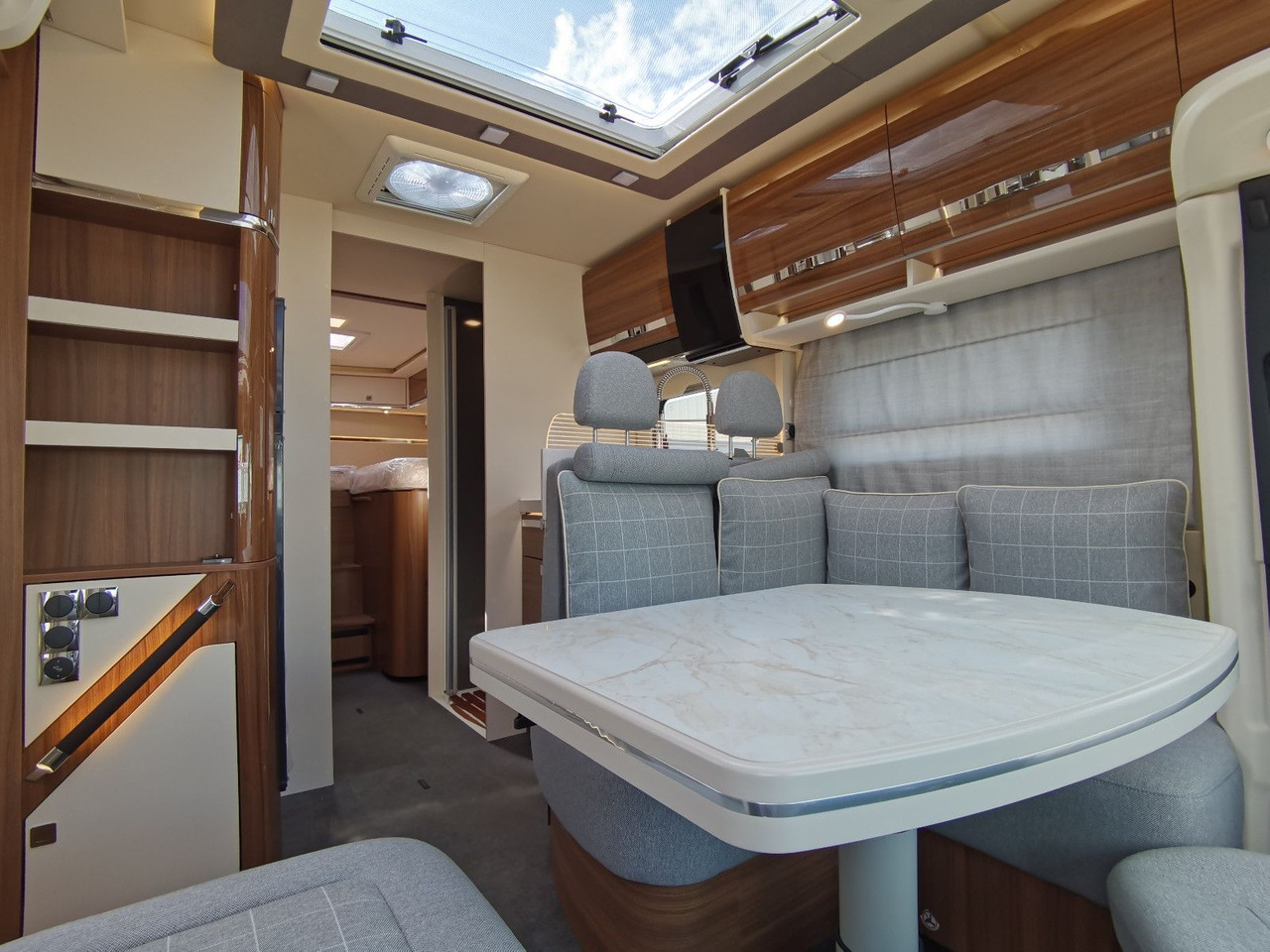 Lease a  Eura Mobil CONTURA 766 EB /LUMINARY PAKET / EINZELBETTEN Eura Mobil CONTURA 766 EB /LUMINARY PAKET / EINZELBETTEN: picture 11