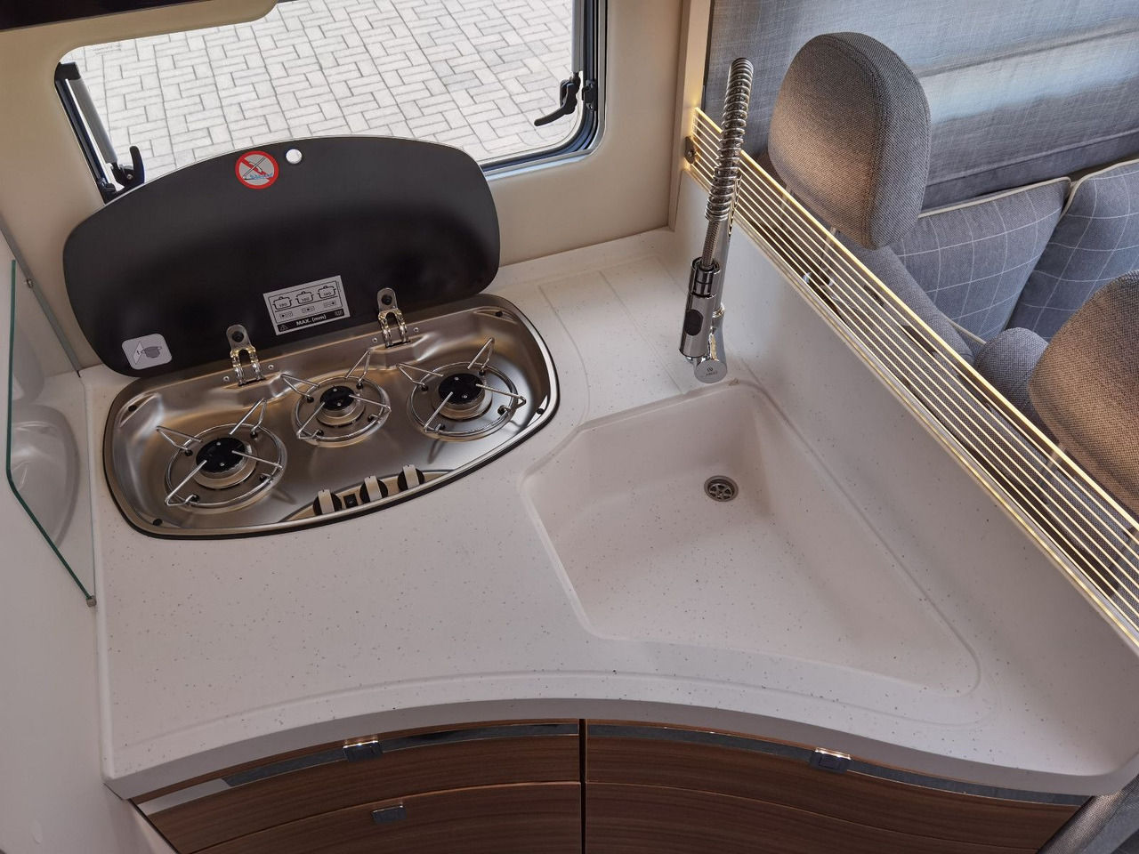 Lease a  Eura Mobil CONTURA 766 EB /LUMINARY PAKET / EINZELBETTEN Eura Mobil CONTURA 766 EB /LUMINARY PAKET / EINZELBETTEN: picture 16