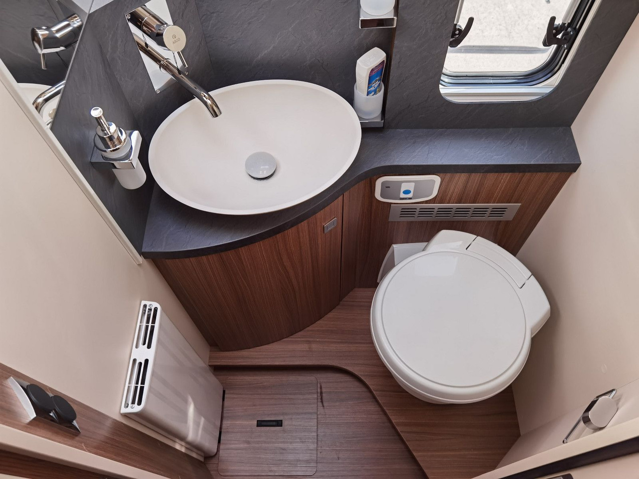 Lease a  Eura Mobil CONTURA 766 EB /LUMINARY PAKET / EINZELBETTEN Eura Mobil CONTURA 766 EB /LUMINARY PAKET / EINZELBETTEN: picture 22