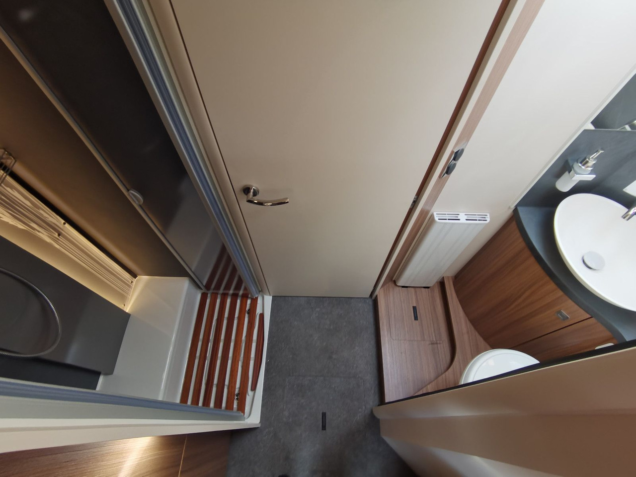 Lease a  Eura Mobil CONTURA 766 EB /LUMINARY PAKET / EINZELBETTEN Eura Mobil CONTURA 766 EB /LUMINARY PAKET / EINZELBETTEN: picture 21