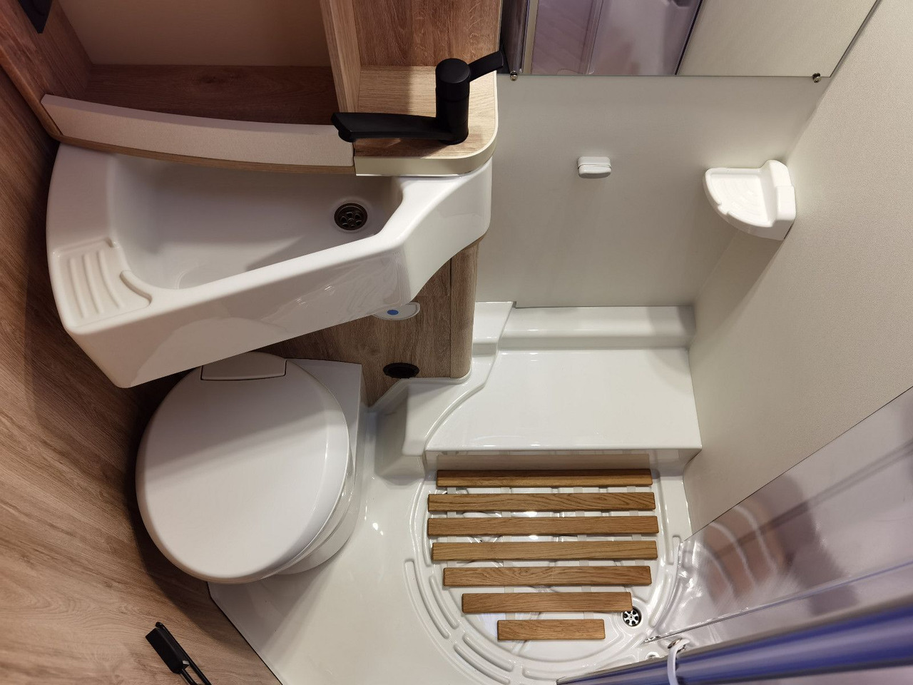 Lease a  Eura Mobil PROFILA RS 695 EB /-2026-/ HUBBETT& EINZELBETTEN Eura Mobil PROFILA RS 695 EB /-2026-/ HUBBETT& EINZELBETTEN: picture 23