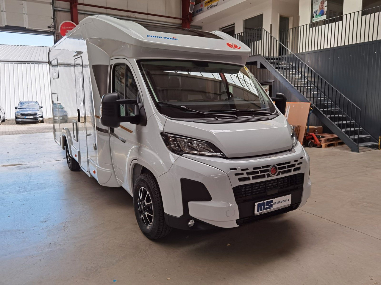 Semi-integrated motorhome Eura Mobil PROFILA T 695 EB / MODELL 2026 / EINZELBETTEN: picture 8