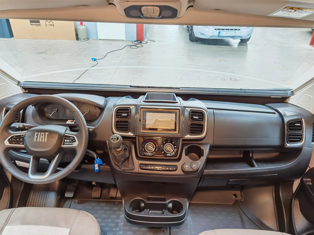 Semi-integrated motorhome Eura Mobil PROFILA T 695 EB / MODELL 2026 / EINZELBETTEN: picture 13