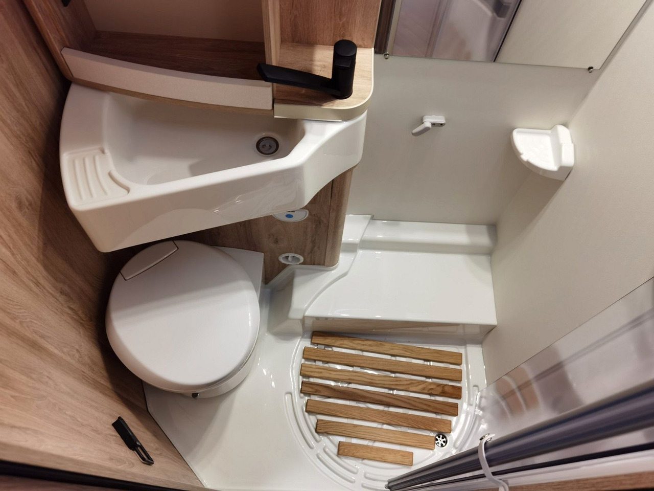 Semi-integrated motorhome Eura Mobil PROFILA T 695 EB / MODELL 2026 / EINZELBETTEN: picture 23