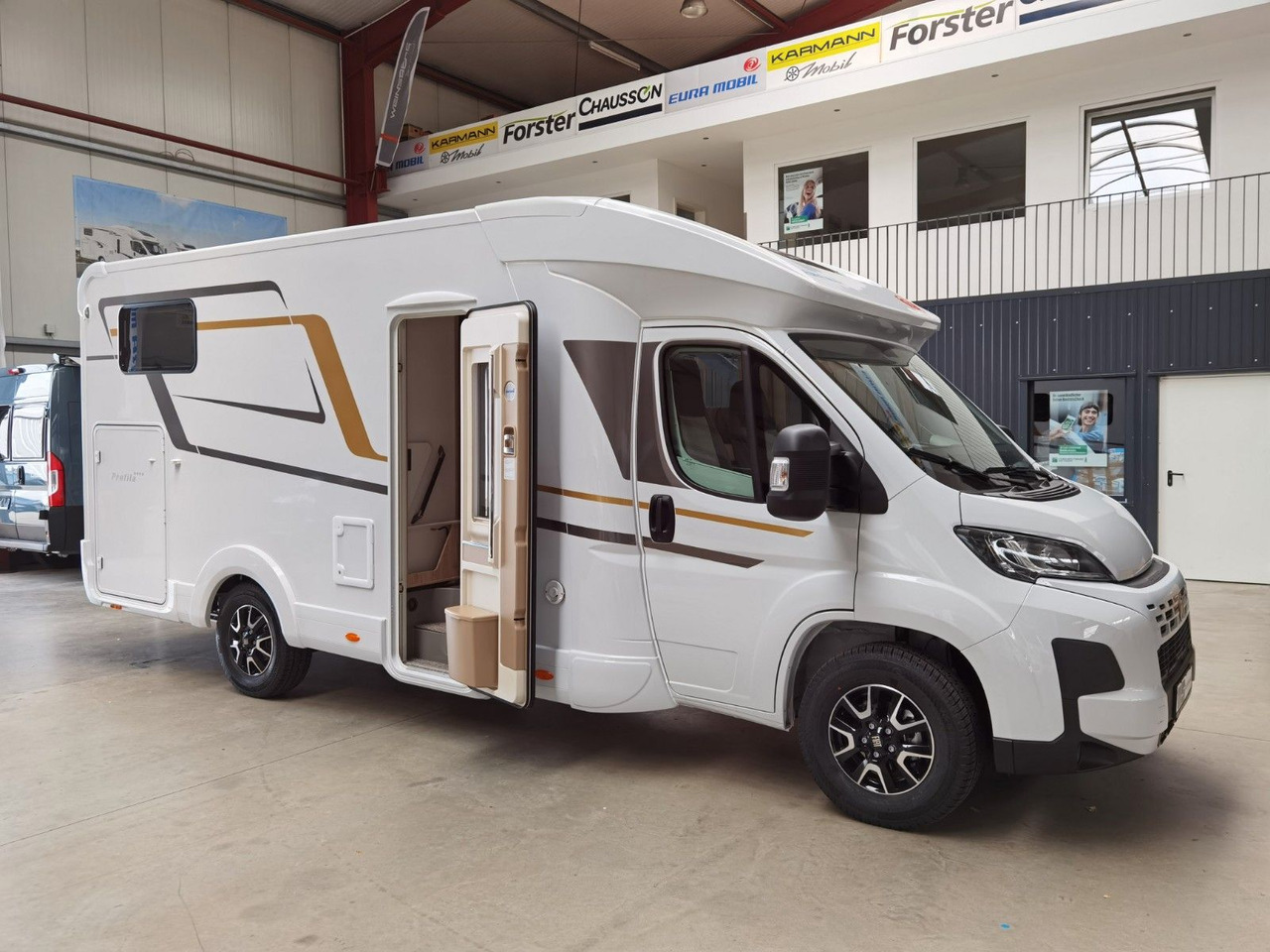 Semi-integrated motorhome Eura Mobil PROFILA T 695 EB / MODELL 2026 / EINZELBETTEN: picture 9
