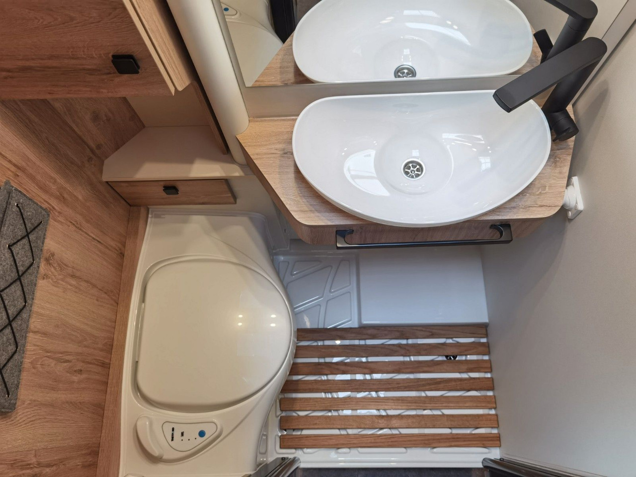 Lease a  Eura Mobil XTURA 686 EF / MODELL 2026 /4x4 /TOP-AUSSTATTUNG Eura Mobil XTURA 686 EF / MODELL 2026 /4x4 /TOP-AUSSTATTUNG: picture 25