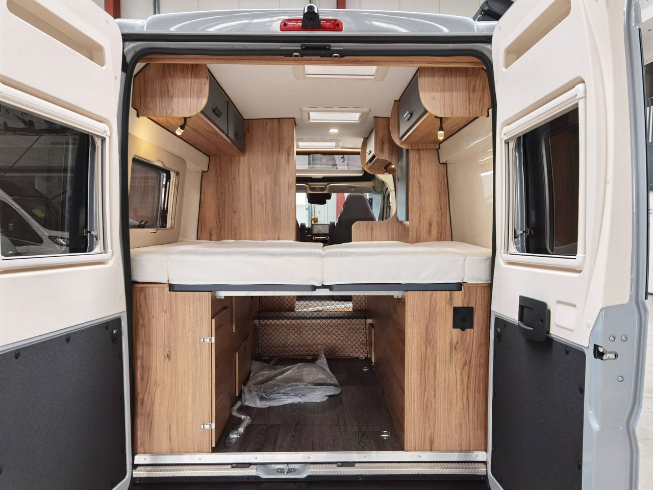 Lease a  Karmann DEXTER 600 / -2026-/ EINZELBETTEN  & BAR VERSION Karmann DEXTER 600 / -2026-/ EINZELBETTEN  & BAR VERSION: picture 11