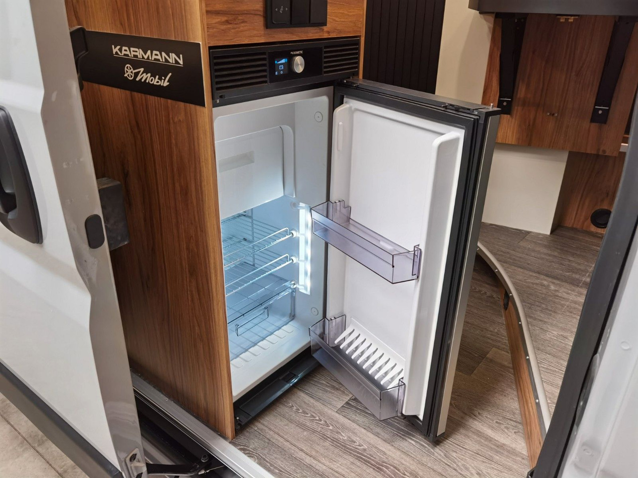 Lease a  Karmann DEXTER 600 / -2026-/ EINZELBETTEN  & BAR VERSION Karmann DEXTER 600 / -2026-/ EINZELBETTEN  & BAR VERSION: picture 17