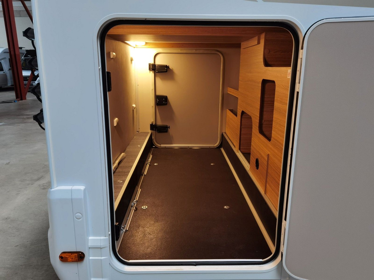 Semi-integrated motorhome Weinsberg CARASUITE 650 MEG/155-DSG/EINZELBETTEN & HUBBETT: picture 9