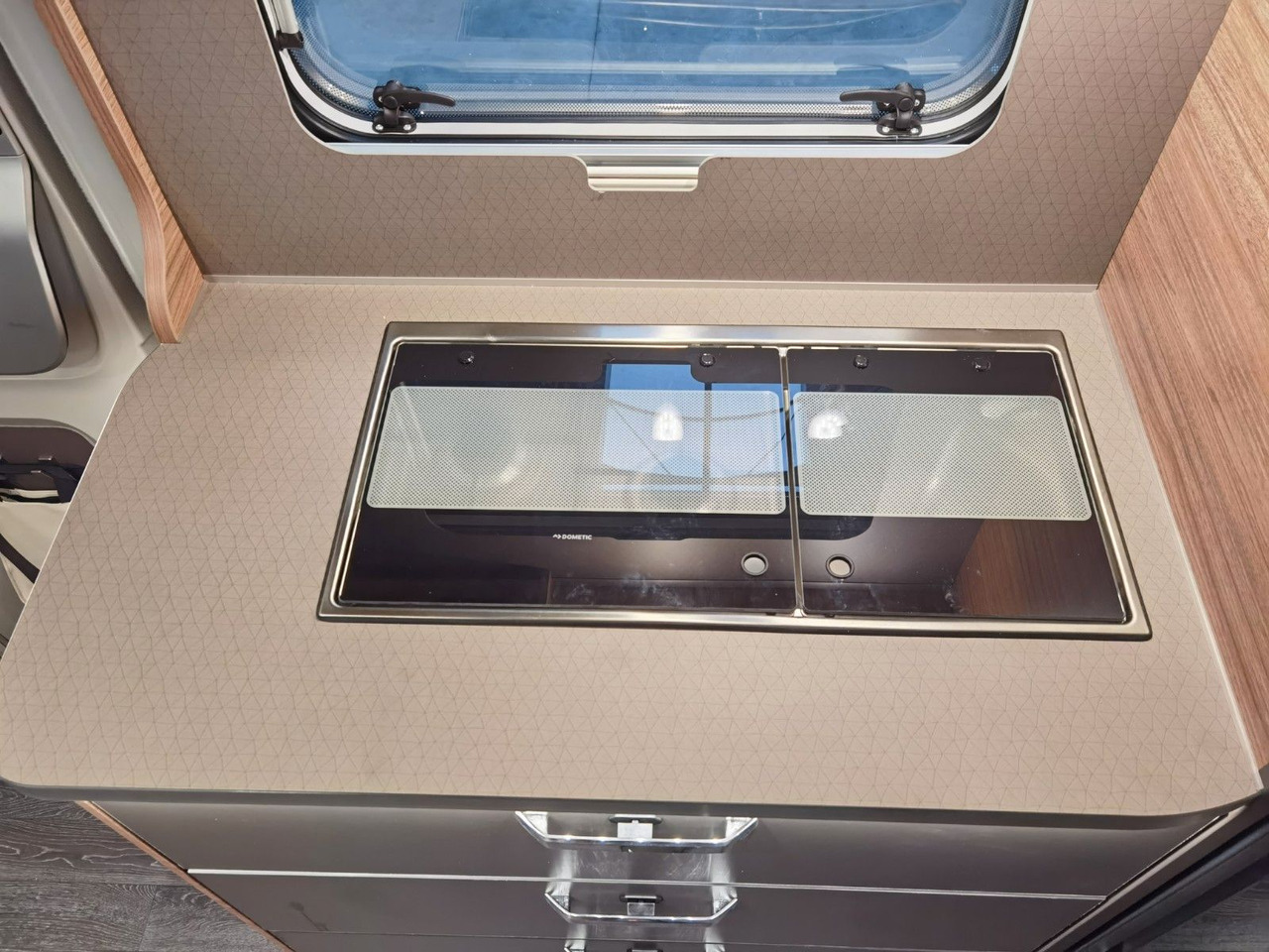 Semi-integrated motorhome Weinsberg CARASUITE 650 MEG/155-DSG/EINZELBETTEN & HUBBETT: picture 17