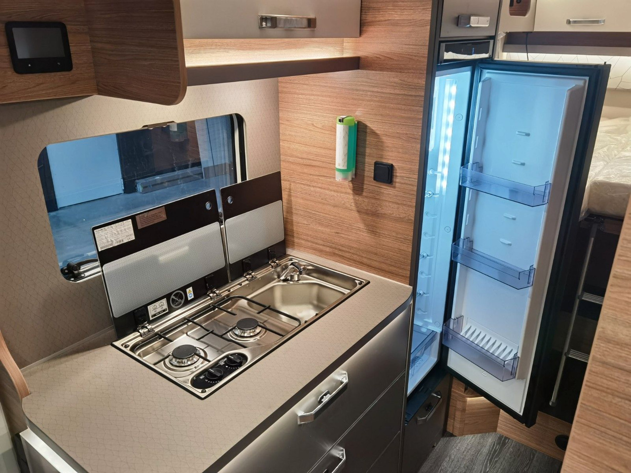 Semi-integrated motorhome Weinsberg CARASUITE 650 MEG/155-DSG/EINZELBETTEN & HUBBETT: picture 15