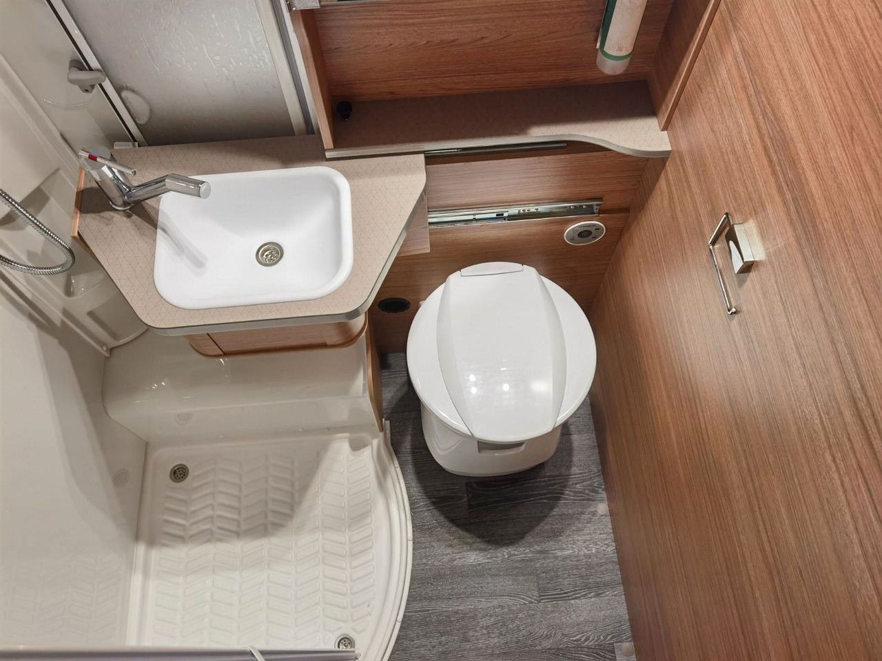 Semi-integrated motorhome Weinsberg CARASUITE 650 MEG/155-DSG/EINZELBETTEN & HUBBETT: picture 22