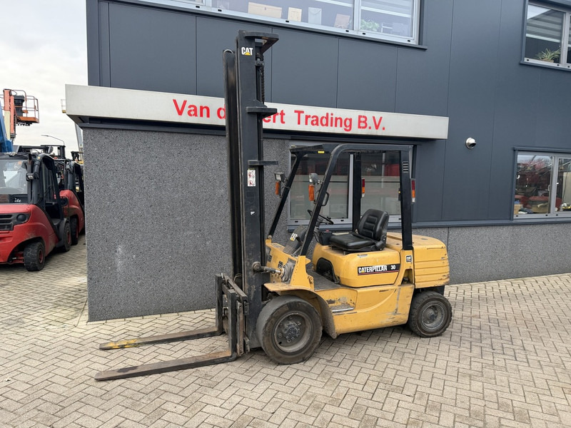 Caterpillar FD30 - Diesel forklift: picture 3 Caterpillar FD30 - Diesel forklift: picture 3