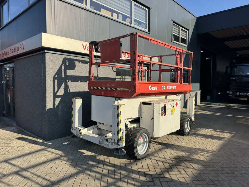 Genie GS 3369 RT Hoogwerker / Arbeitsbuhne 12mtr werkhoogte 4x4 Kubota DIESEL 2012 - Scissor lift: picture 3 Genie GS 3369 RT Hoogwerker / Arbeitsbuhne 12mtr werkhoogte 4x4 Kubota DIESEL 2012 - Scissor lift: picture 3
