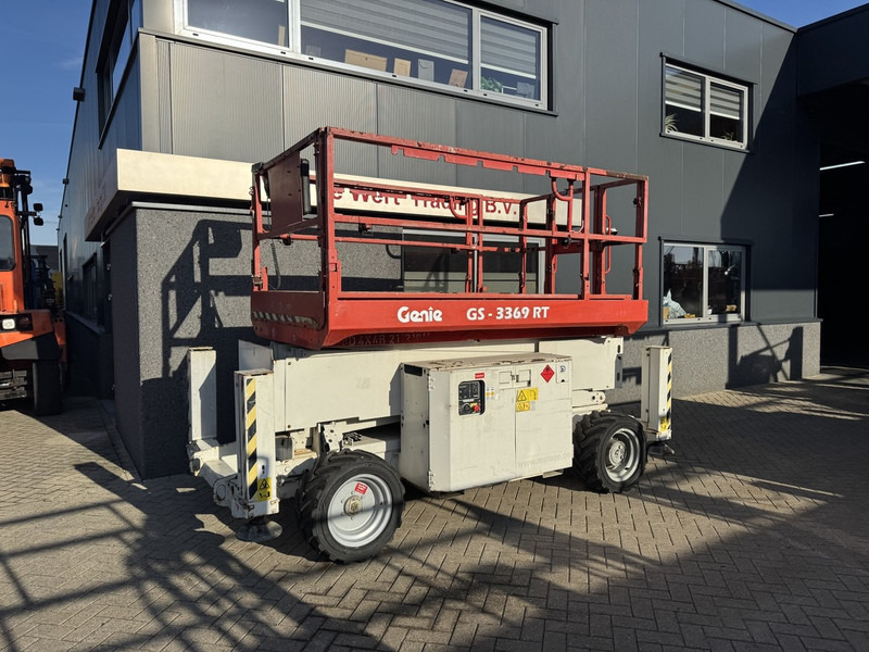 Genie GS 3369 RT Hoogwerker / Arbeitsbuhne 12mtr werkhoogte 4x4 Kubota DIESEL 2012 - Scissor lift: picture 2 Genie GS 3369 RT Hoogwerker / Arbeitsbuhne 12mtr werkhoogte 4x4 Kubota DIESEL 2012 - Scissor lift: picture 2