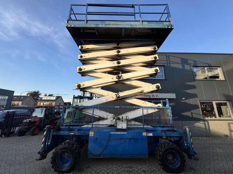 Holland lift Combistar B-195DL25 Schaarhoogwerker 22M Werkhoogte Hatz Diesel 4X4 2003 - Scissor lift: picture 4 Holland lift Combistar B-195DL25 Schaarhoogwerker 22M Werkhoogte Hatz Diesel 4X4 2003 - Scissor lift: picture 4