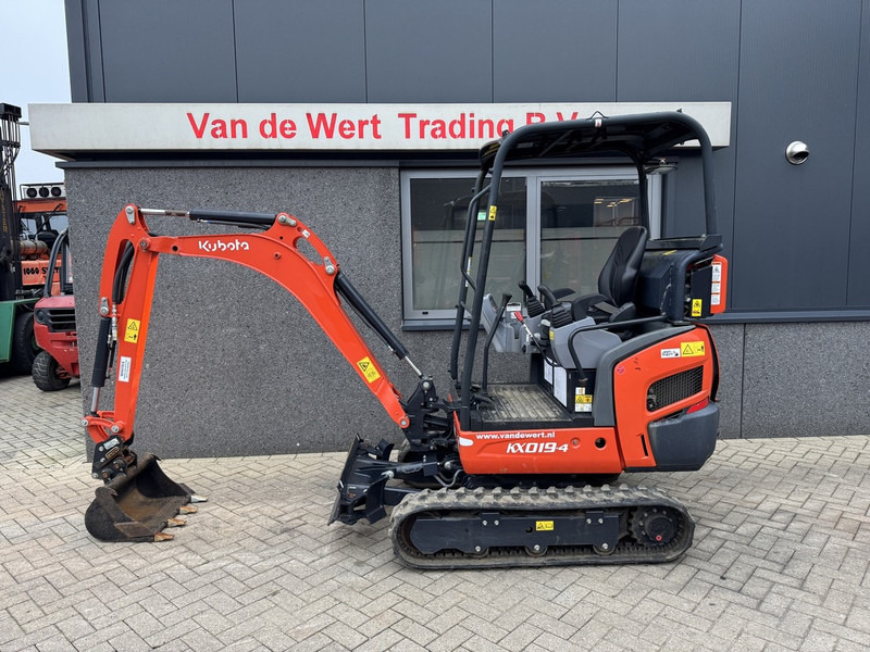 Kubota KX019-4 minigraver/graafmachine rups 1 bak 2020 LPG 45UUR Zeer net - Mini excavator: picture 1 Kubota KX019-4 minigraver/graafmachine rups 1 bak 2020 LPG 45UUR Zeer net - Mini excavator: picture 1