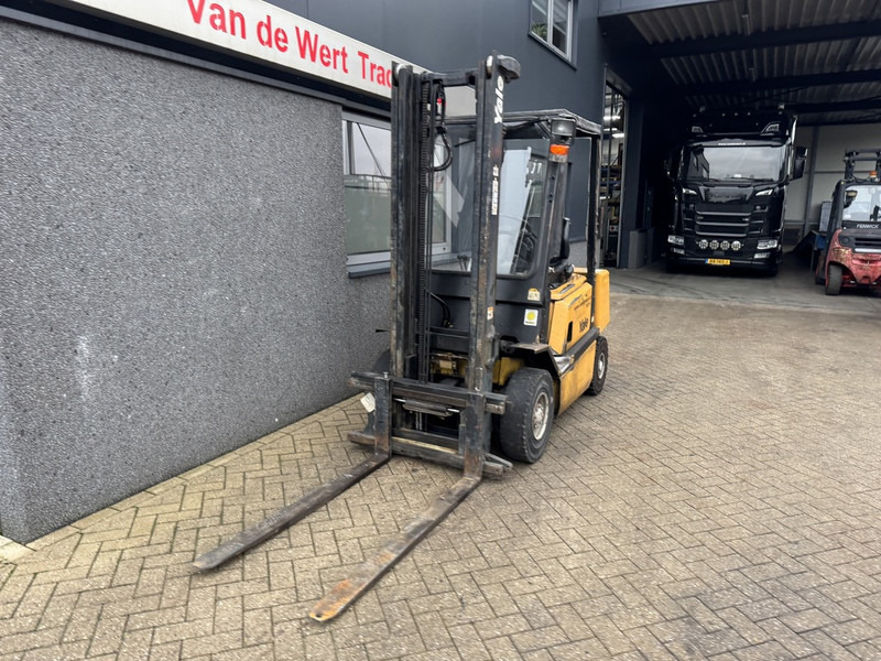 Yale GDP25TF Duplo 380 Sideshift Mazda Diesel 1998 - Diesel forklift: picture 3 Yale GDP25TF Duplo 380 Sideshift Mazda Diesel 1998 - Diesel forklift: picture 3