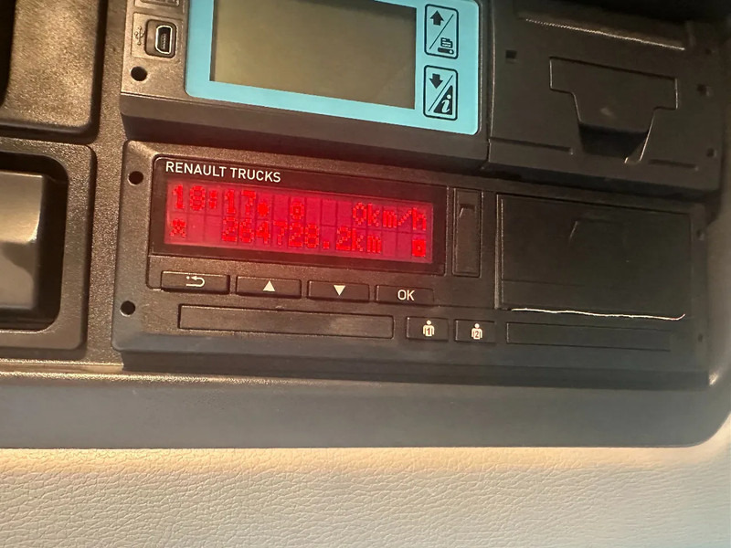 Refrigerator truck Renault D 12 220 / 264728 km: picture 11