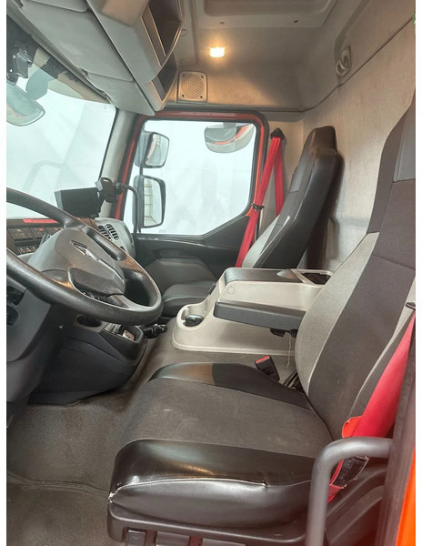 Refrigerator truck Renault D 12 220 / 264728 km: picture 10