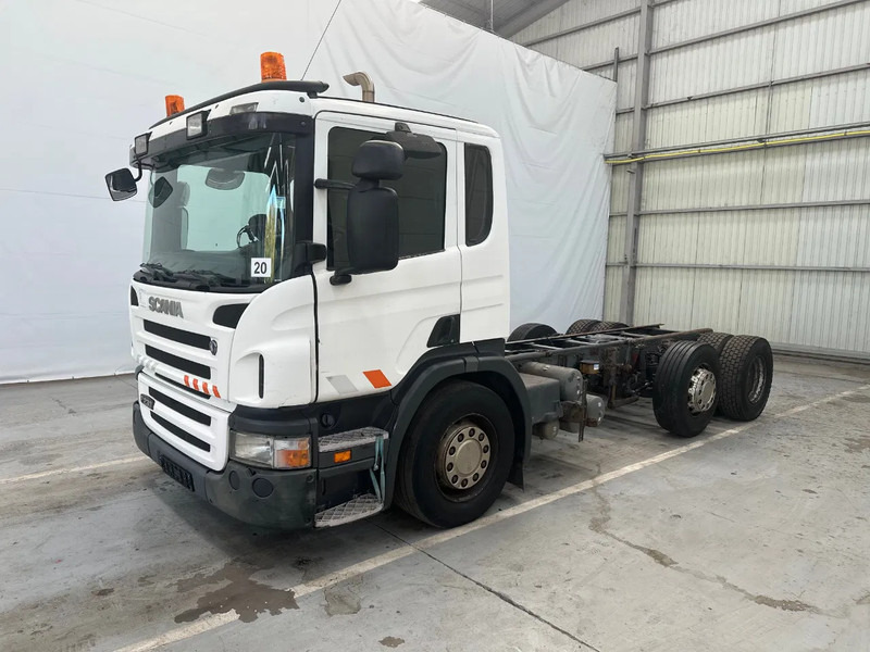 Scania P230 6X2 / Essieu relevable directionnel / Stuurbare liftas / Steerable lift axle / RETARDER / 481205 - Cab chassis truck: picture 1 Scania P230 6X2 / Essieu relevable directionnel / Stuurbare liftas / Steerable lift axle / RETARDER / 481205 - Cab chassis truck: picture 1