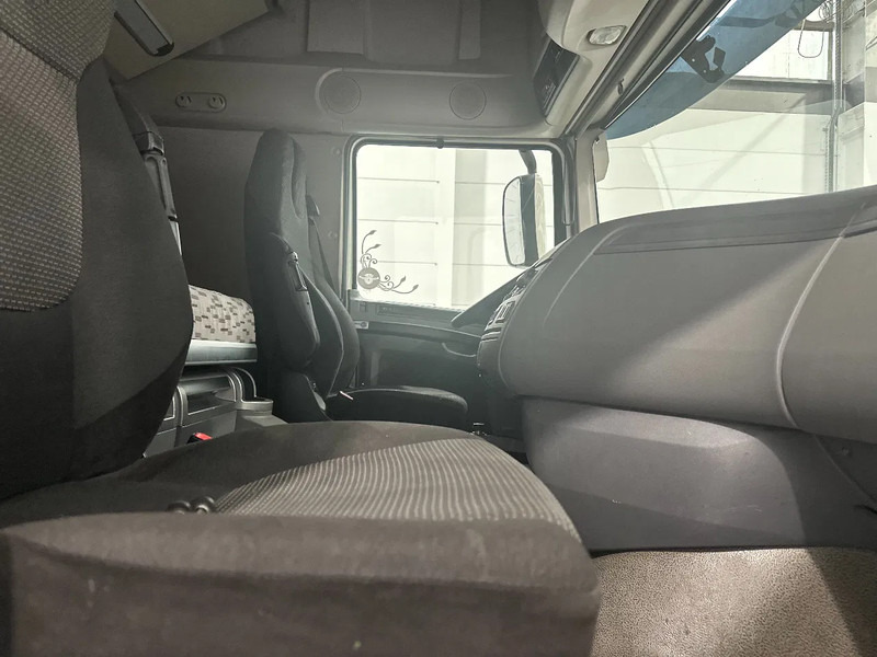 Tractor unit DAF XF 106.460 Superspacecab: picture 8 Tractor unit DAF XF 106.460 Superspacecab: picture 8