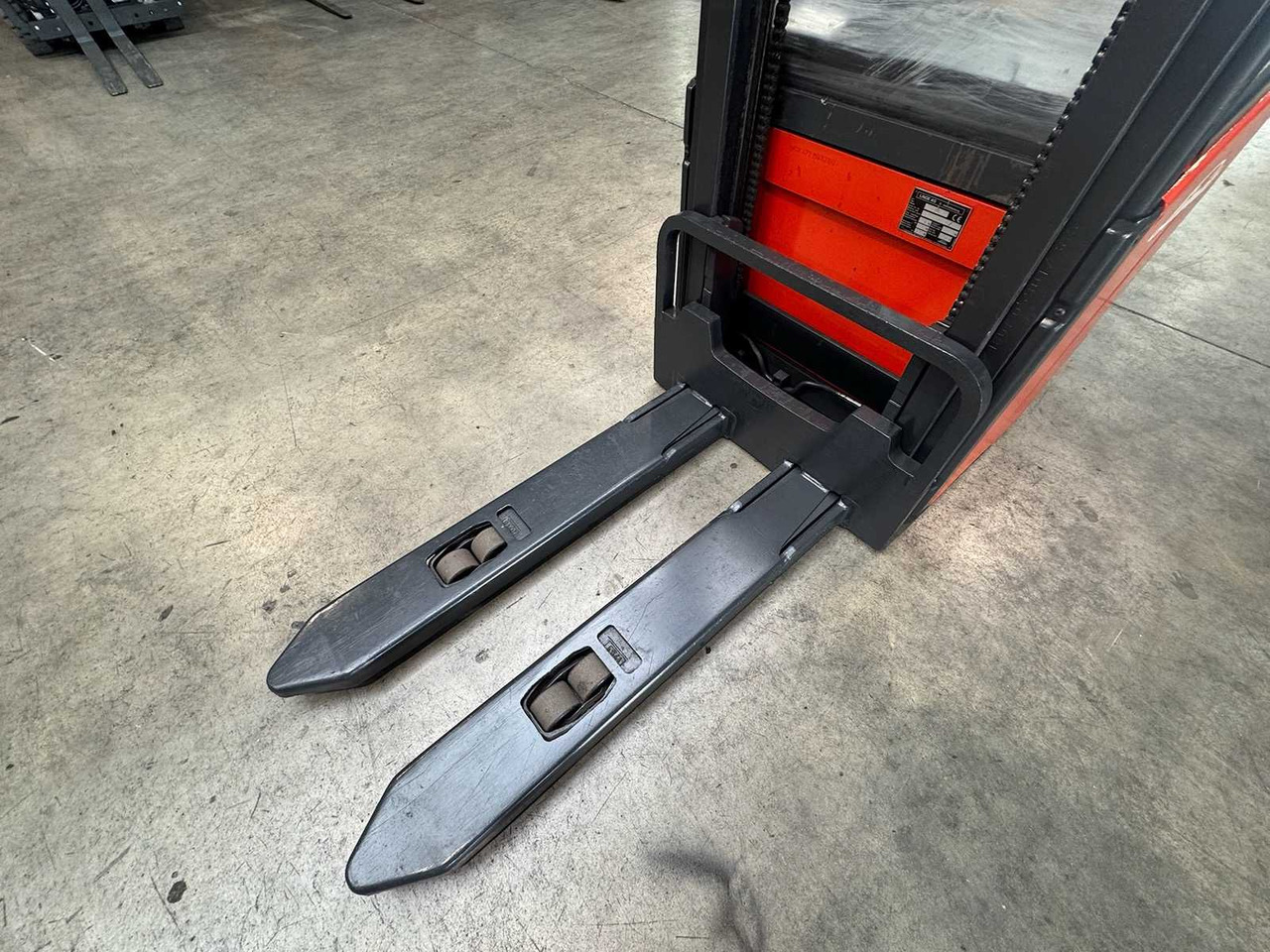 04/2012 SERVICE +UVV 10/2026 LINDE L14AP 1.400KG PALLET TRUCK ANT 2.364 HOURS - Forklift: picture 4 04/2012 SERVICE +UVV 10/2026 LINDE L14AP 1.400KG PALLET TRUCK ANT 2.364 HOURS - Forklift: picture 4