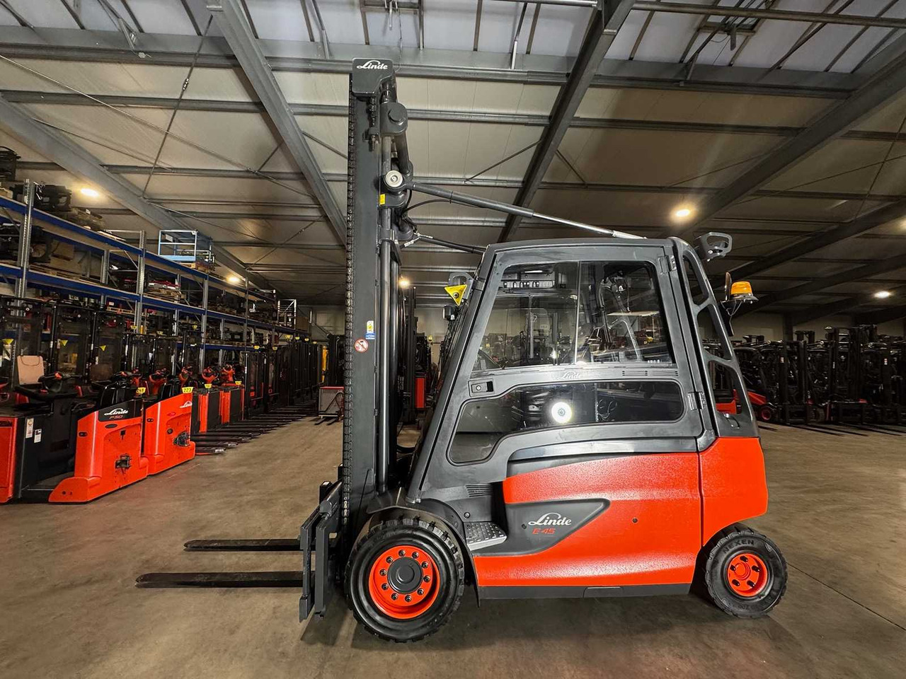 08/2017 SERVICE+UVV 10/2026 LINDE E45HL 4.500KG ELECTRIC FORKLIFT CAB HEATER E50 - Forklift: picture 1 08/2017 SERVICE+UVV 10/2026 LINDE E45HL 4.500KG ELECTRIC FORKLIFT CAB HEATER E50 - Forklift: picture 1