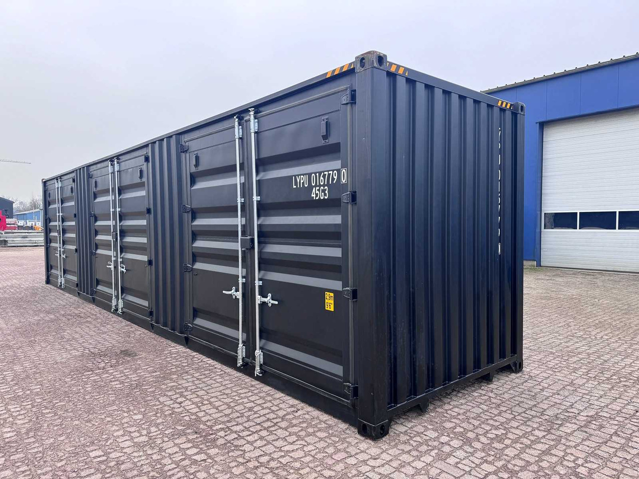 12 meter / 40ft HQ High Cube shipping container with 3 side doors - Shipping container: picture 3 12 meter / 40ft HQ High Cube shipping container with 3 side doors - Shipping container: picture 3