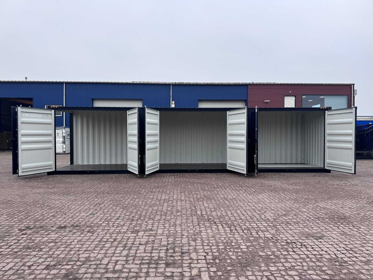 12 meter / 40ft HQ High Cube shipping container with 3 side doors - Shipping container: picture 2 12 meter / 40ft HQ High Cube shipping container with 3 side doors - Shipping container: picture 2