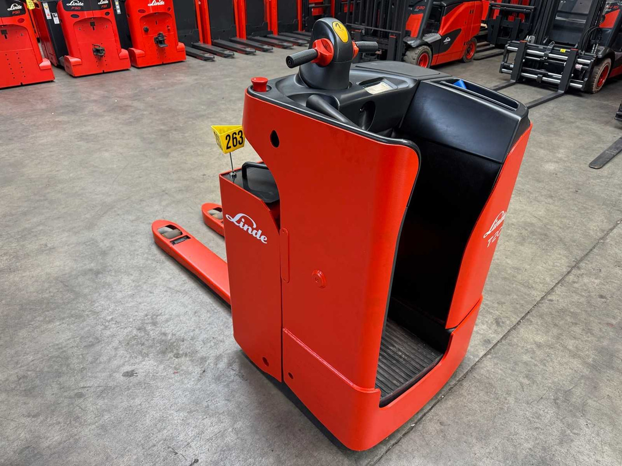 13/2024 SERVICE +UVV 10/2026 LINDE T20SF 2.000KG PALLET TRUCK ANT STACKER 3.098 HOURS - Forklift: picture 5 13/2024 SERVICE +UVV 10/2026 LINDE T20SF 2.000KG PALLET TRUCK ANT STACKER 3.098 HOURS - Forklift: picture 5
