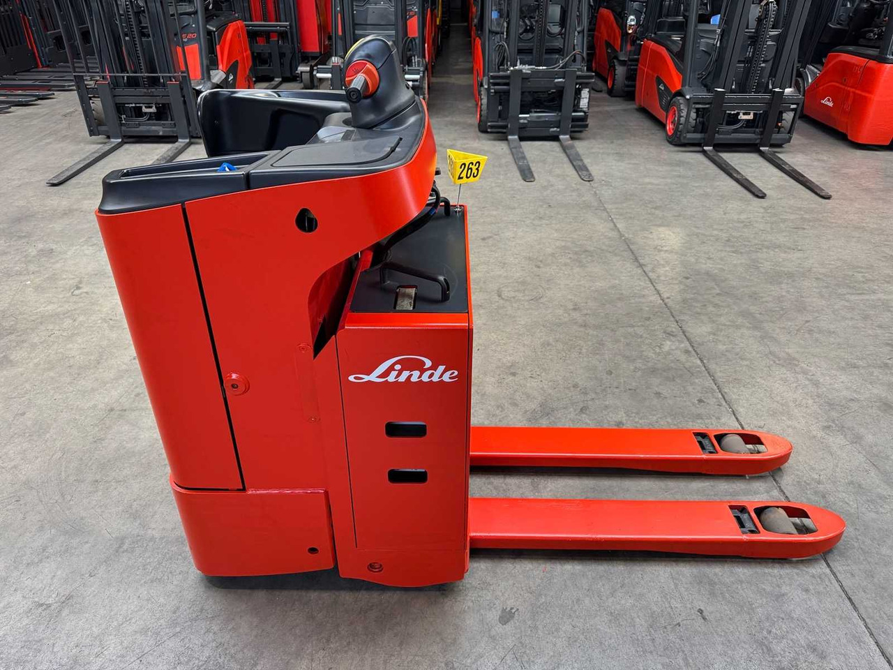 13/2024 SERVICE +UVV 10/2026 LINDE T20SF 2.000KG PALLET TRUCK ANT STACKER 3.098 HOURS - Forklift: picture 2 13/2024 SERVICE +UVV 10/2026 LINDE T20SF 2.000KG PALLET TRUCK ANT STACKER 3.098 HOURS - Forklift: picture 2