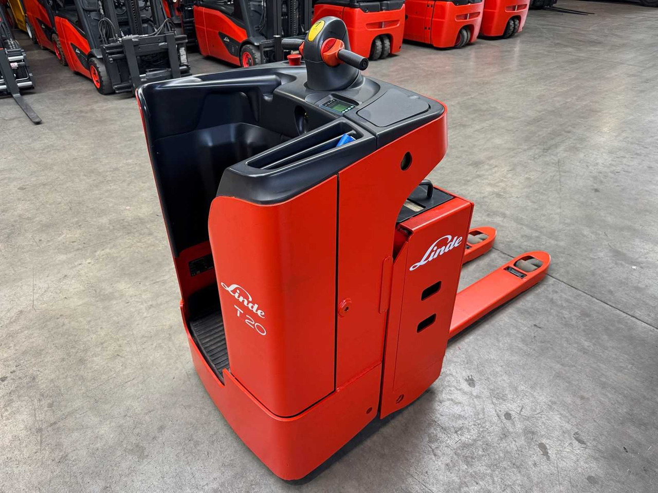 13/2024 SERVICE +UVV 10/2026 LINDE T20SF 2.000KG PALLET TRUCK ANT STACKER 3.098 HOURS - Forklift: picture 4 13/2024 SERVICE +UVV 10/2026 LINDE T20SF 2.000KG PALLET TRUCK ANT STACKER 3.098 HOURS - Forklift: picture 4
