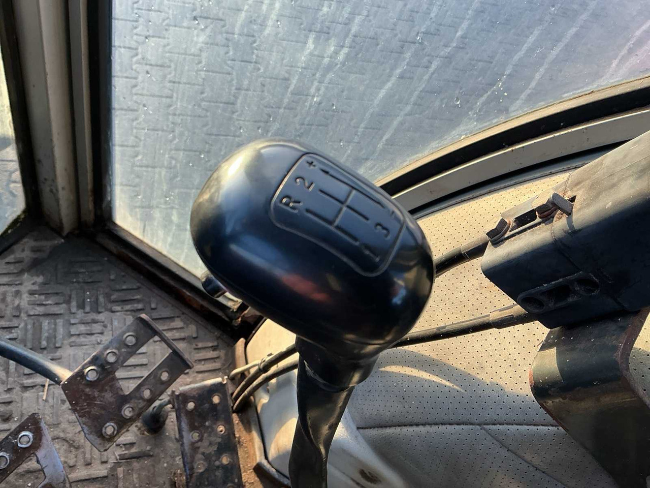 Farm tractor 1996 MASSEY FERGUSON 399 FOUR WHEEL DRIVE FARM TRACTOR: picture 19