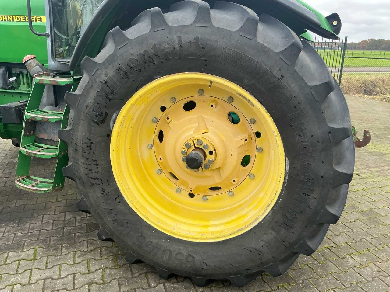 2002 JOHN DEERE 7710 FOUR WHEEL DRIVE FARM TRACTOR - Farm tractor: picture 5 2002 JOHN DEERE 7710 FOUR WHEEL DRIVE FARM TRACTOR - Farm tractor: picture 5