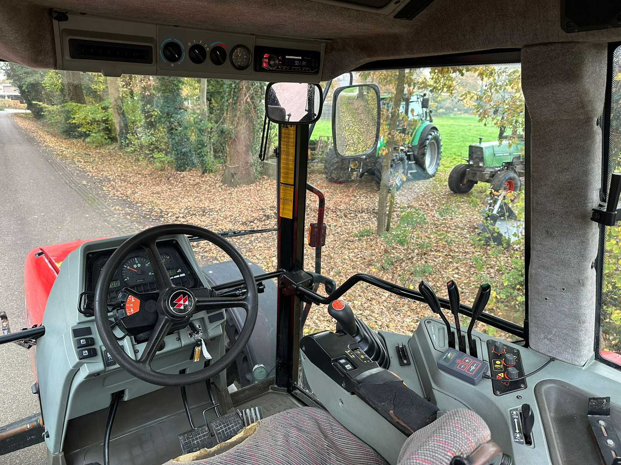 Farm tractor 2002 MASSEY FERGUSON 6255 FOUR WHEEL DRIVE FARM TRACTOR: picture 7 Farm tractor 2002 MASSEY FERGUSON 6255 FOUR WHEEL DRIVE FARM TRACTOR: picture 7