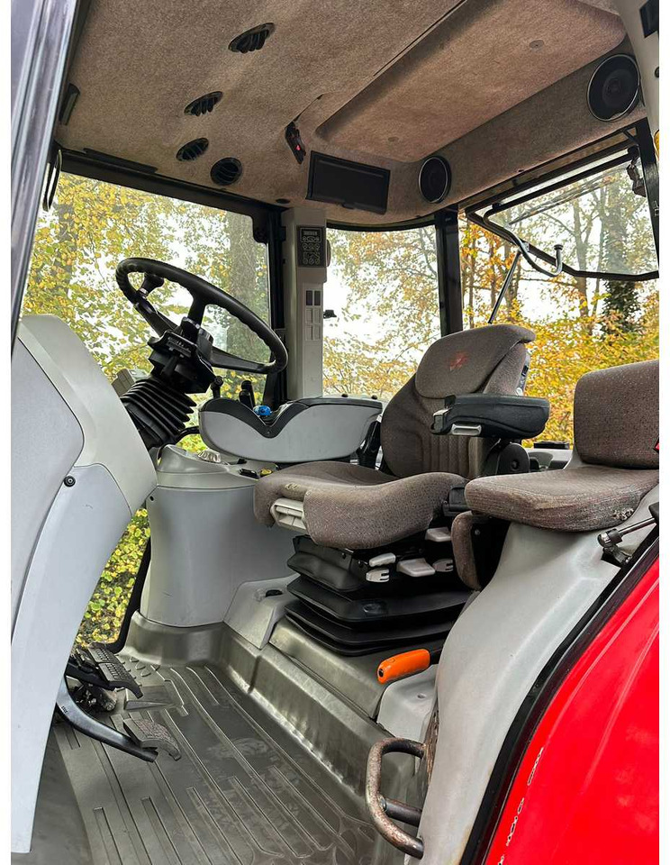 2006 MASSEY FERGUSON 6480 DYNA 6 FOUR WHEEL DRIVE FARM TRACTOR - Farm tractor: picture 5 2006 MASSEY FERGUSON 6480 DYNA 6 FOUR WHEEL DRIVE FARM TRACTOR - Farm tractor: picture 5