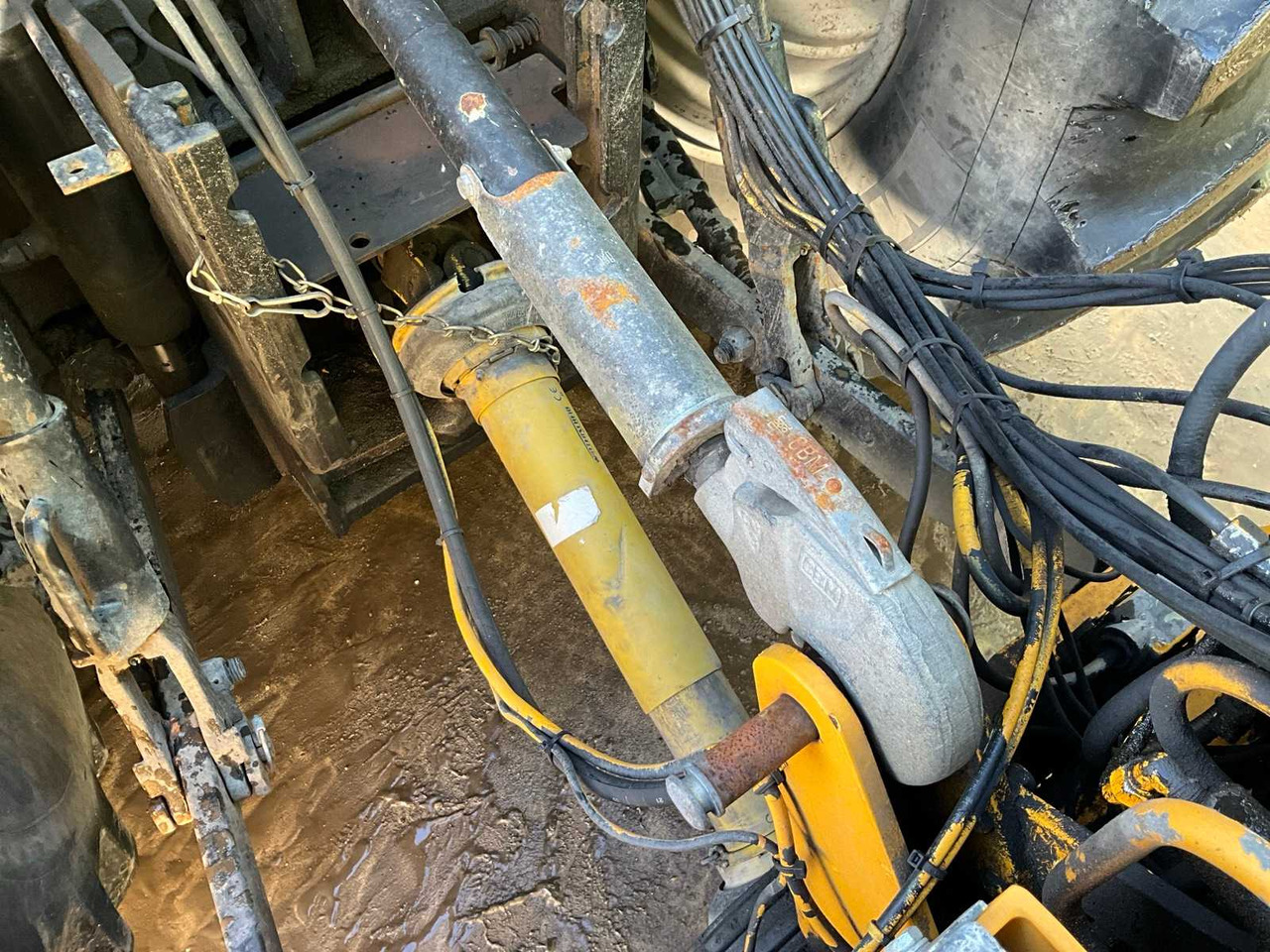 Farm tractor 2007 MASSEY FERGUSON 6480 FOUR WHEEL DRIVE FARM TRACTOR: picture 13 Farm tractor 2007 MASSEY FERGUSON 6480 FOUR WHEEL DRIVE FARM TRACTOR: picture 13