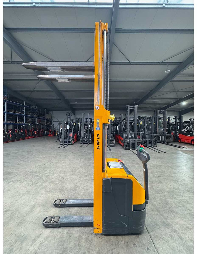 2011 JUNGHEINRICH EJC220 2,000KG STACKER PALLET TRUCK ANT 2,045 HOURS - Forklift: picture 4 2011 JUNGHEINRICH EJC220 2,000KG STACKER PALLET TRUCK ANT 2,045 HOURS - Forklift: picture 4