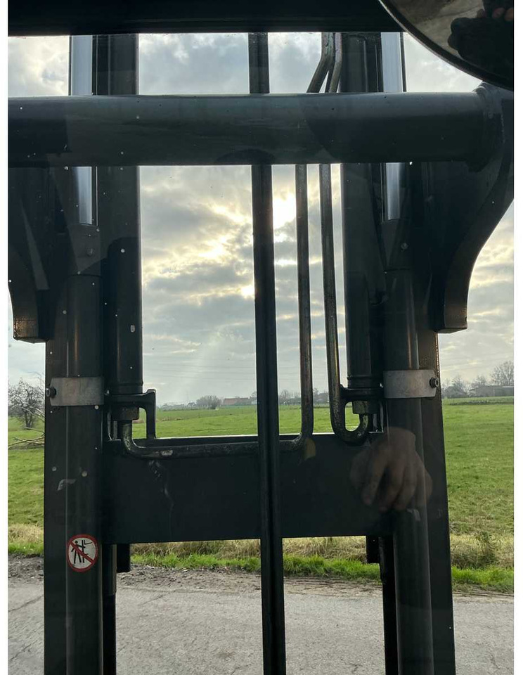 2012 LINDE H30T-01 FORKLIFT - Forklift: picture 5 2012 LINDE H30T-01 FORKLIFT - Forklift: picture 5