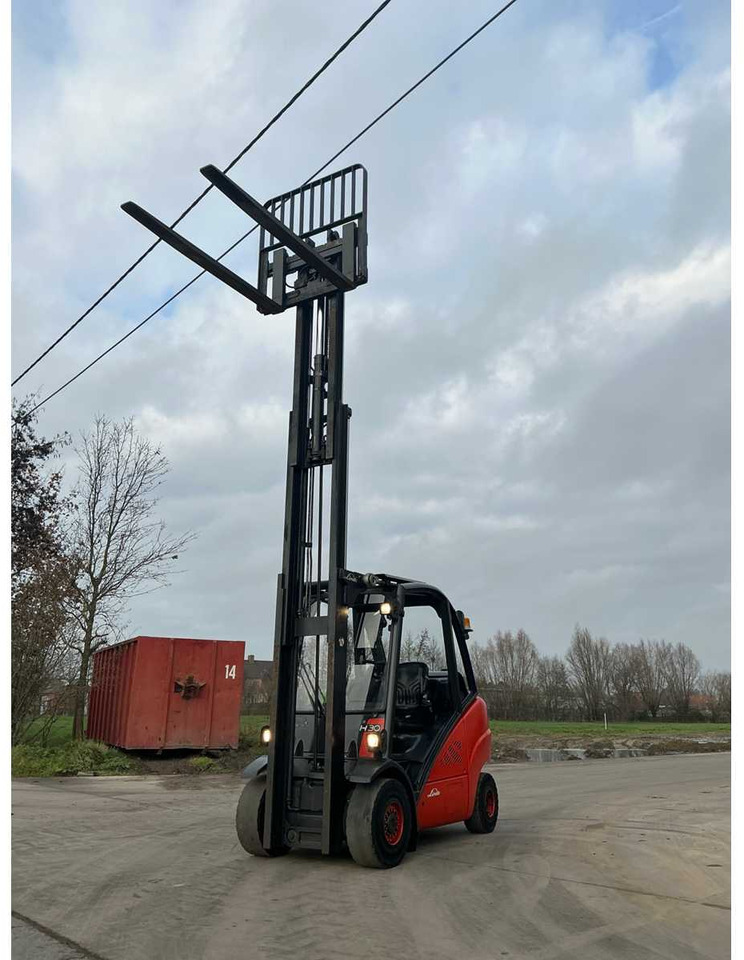 2012 LINDE H30T-01 FORKLIFT - Forklift: picture 3 2012 LINDE H30T-01 FORKLIFT - Forklift: picture 3