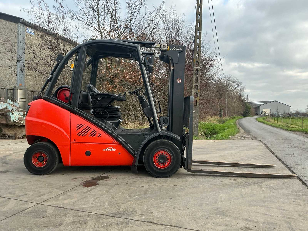 2012 LINDE H30T-01 FORKLIFT - Forklift: picture 2 2012 LINDE H30T-01 FORKLIFT - Forklift: picture 2