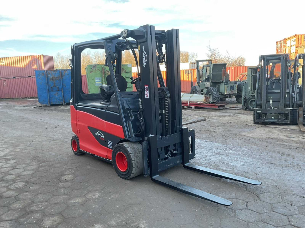 2015 LINDE E 35HL FORKLIFT TRUCK - Forklift: picture 2 2015 LINDE E 35HL FORKLIFT TRUCK - Forklift: picture 2