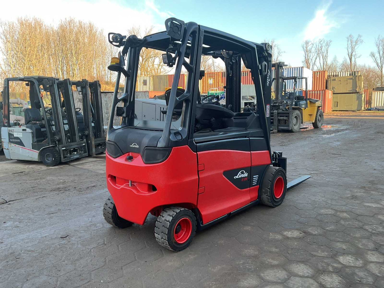 2015 LINDE E 35HL FORKLIFT TRUCK - Forklift: picture 3 2015 LINDE E 35HL FORKLIFT TRUCK - Forklift: picture 3