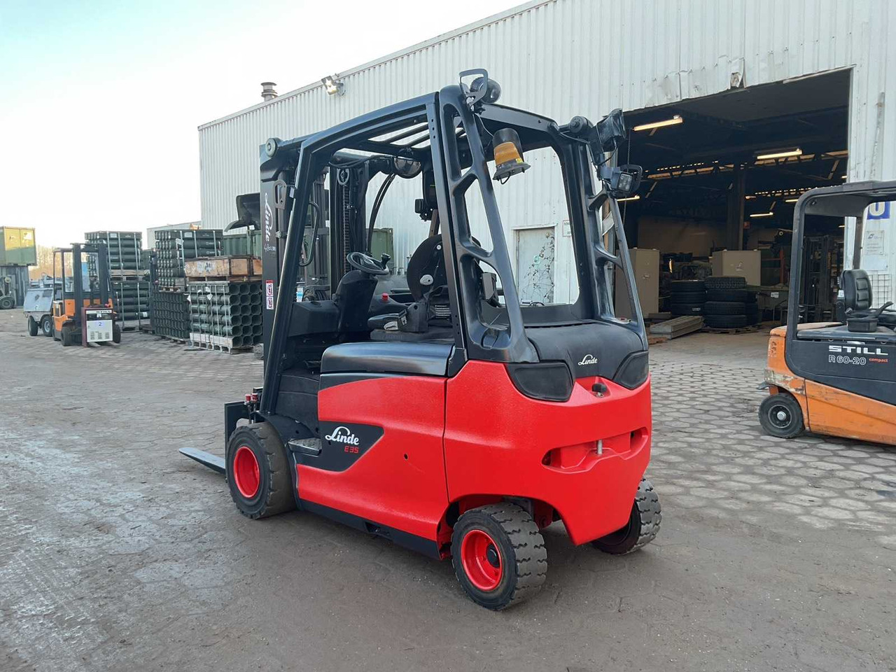 2015 LINDE E 35HL FORKLIFT TRUCK - Forklift: picture 4 2015 LINDE E 35HL FORKLIFT TRUCK - Forklift: picture 4