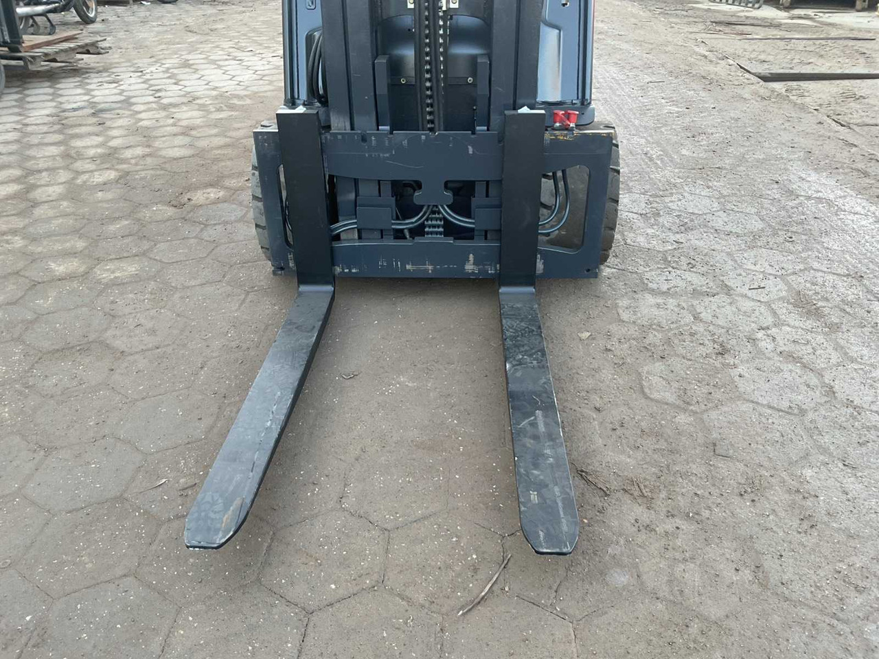 2015 LINDE E 35HL FORKLIFT TRUCK - Forklift: picture 5 2015 LINDE E 35HL FORKLIFT TRUCK - Forklift: picture 5