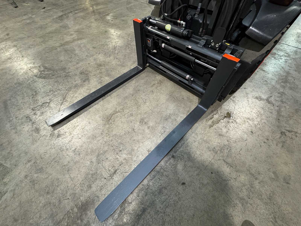 2015 LINDE H25D-02 2.500KG 3.+4TH VALVE FORK ADJUSTER DIESEL FORKLIFT FORKLIFT 10.925 HOURS. - Forklift: picture 4 2015 LINDE H25D-02 2.500KG 3.+4TH VALVE FORK ADJUSTER DIESEL FORKLIFT FORKLIFT 10.925 HOURS. - Forklift: picture 4