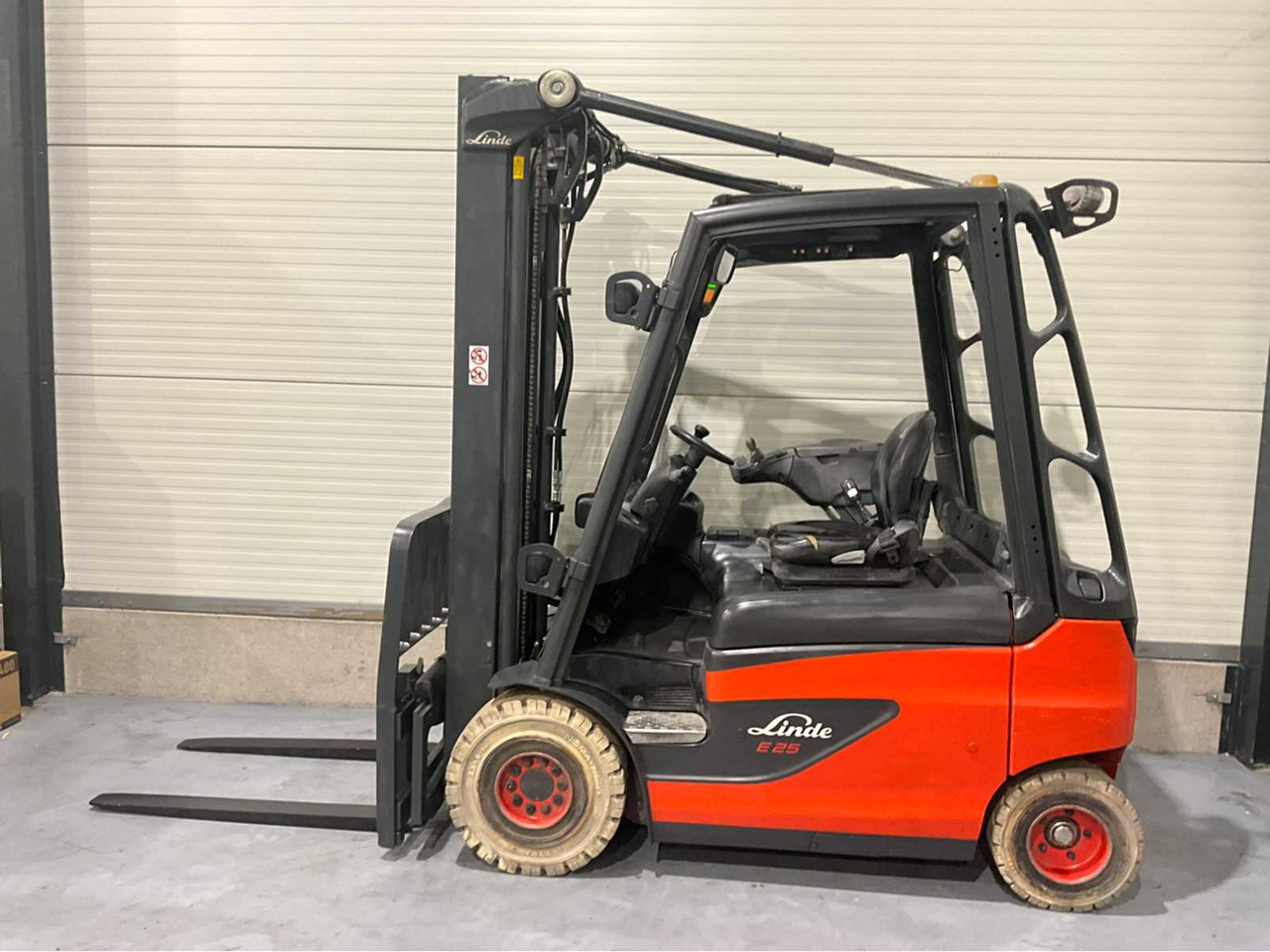 2016 LINDE E25-01 2500KG FORKLIFT - Forklift: picture 3 2016 LINDE E25-01 2500KG FORKLIFT - Forklift: picture 3