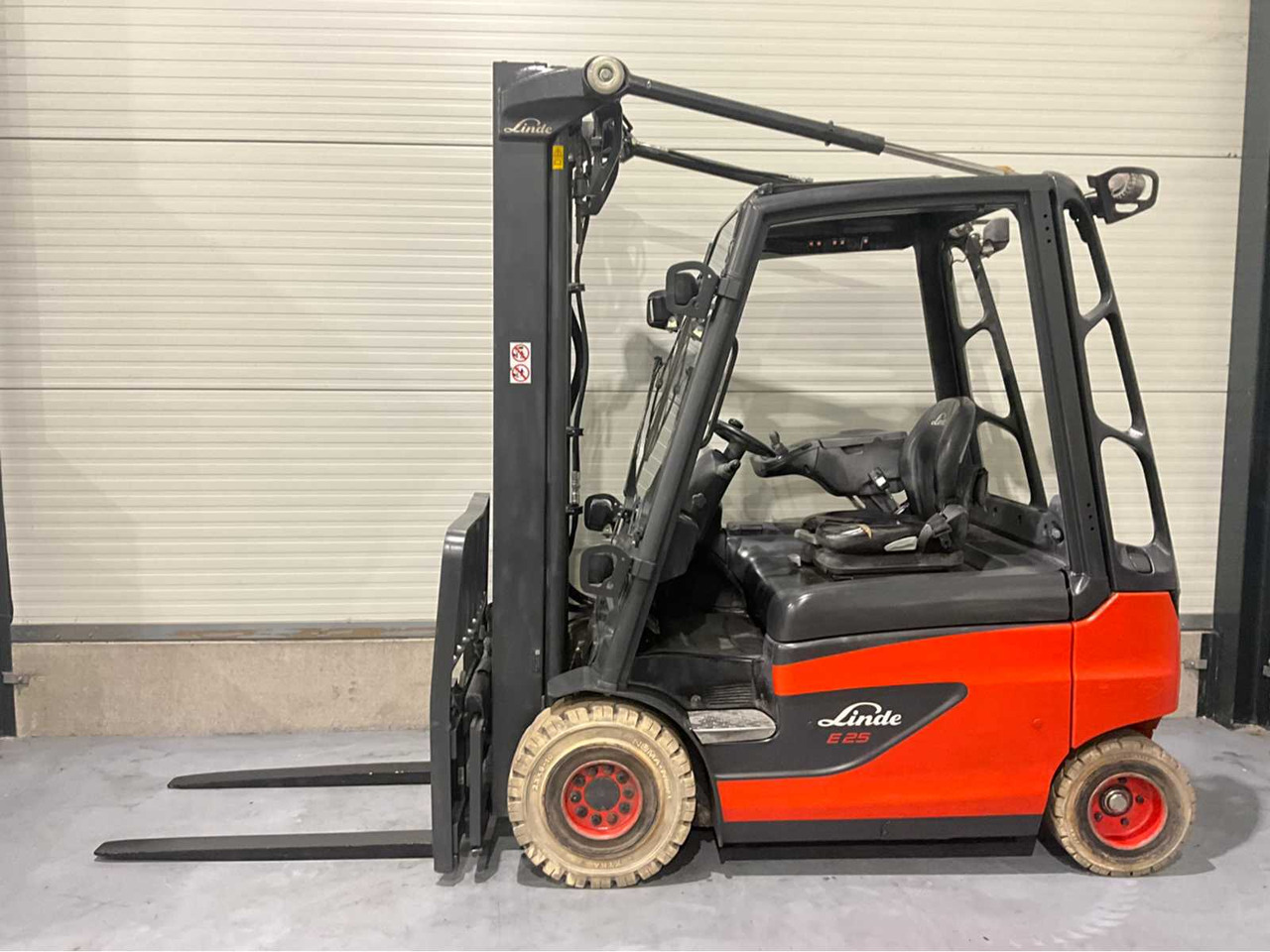 2016 LINDE E25-01 2500KG FORKLIFT - Forklift: picture 2 2016 LINDE E25-01 2500KG FORKLIFT - Forklift: picture 2