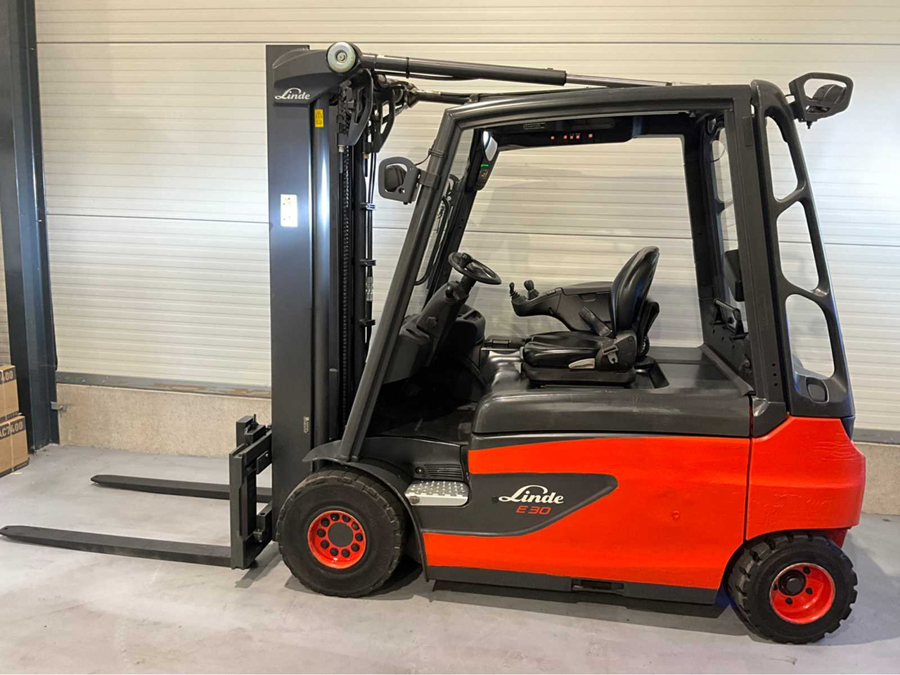 2017 LINDE E30L-01 3000KG FORKLIFT - Forklift: picture 3 2017 LINDE E30L-01 3000KG FORKLIFT - Forklift: picture 3